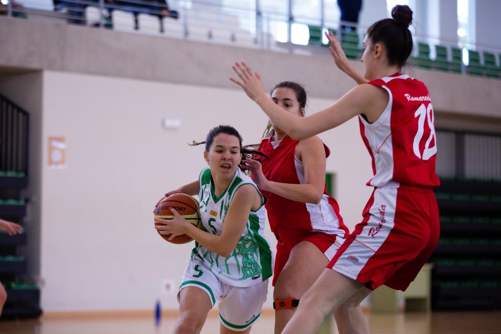 Fotos: Baloncesto. Junior Femenino- Olivar vs. Romareda ...