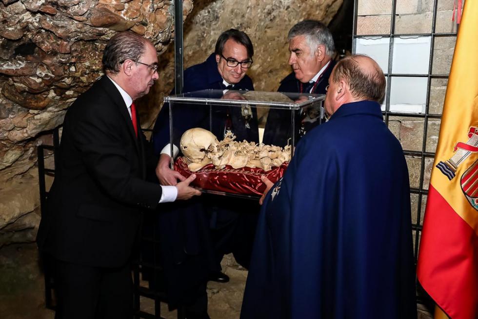 24 de junio. Los restos de los reyes aragoneses regresan al monasterio de San Juan de la Peña.
