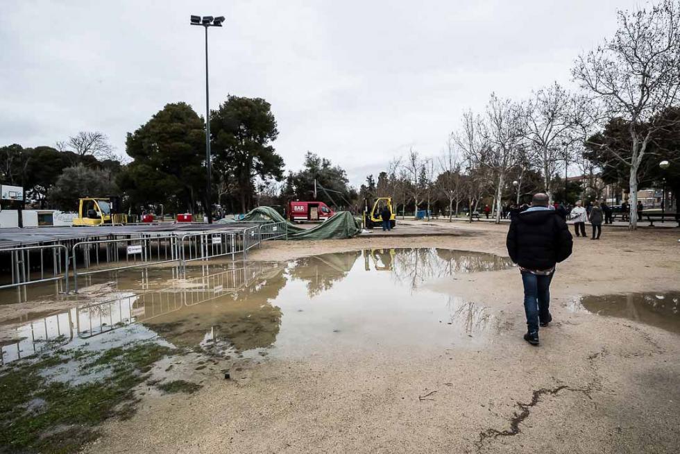 5 de marzo. El mal tiempo obliga a suspender la celebración de la Cincomarzada en el parque del Tío Jorge de Zaragoza.