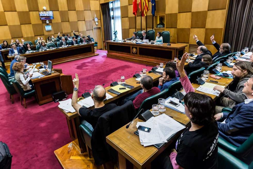 2 de marzo. Pedro Santisteve se convierte en el primer alcalde de Zaragoza reprobado por el pleno del Ayuntamiento en la etapa democrática. La oposición responde así a lo que consideran «un golpe antidemocrático» en las sociedades municipales.