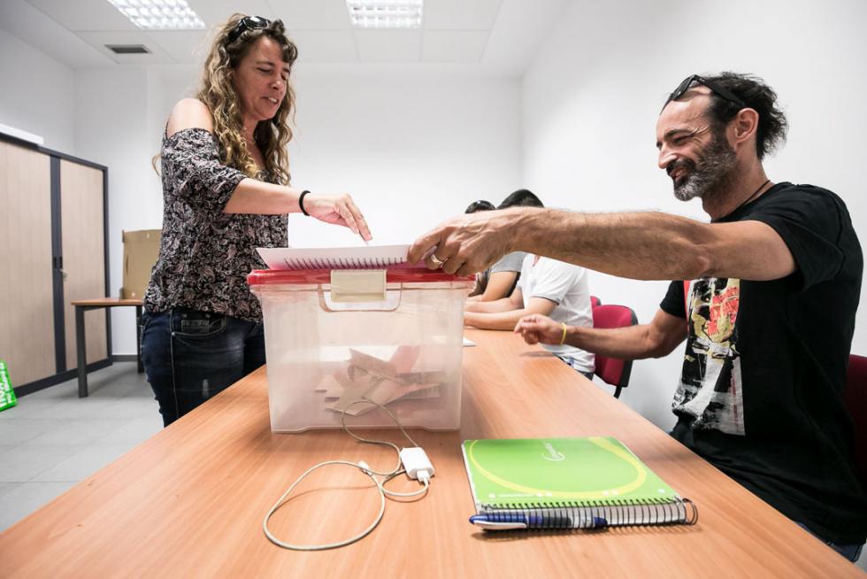 20 de septiembre. Los conductores del tranvía de Zaragoza aprueban ir a la huelga durante las fiestas del Pilar