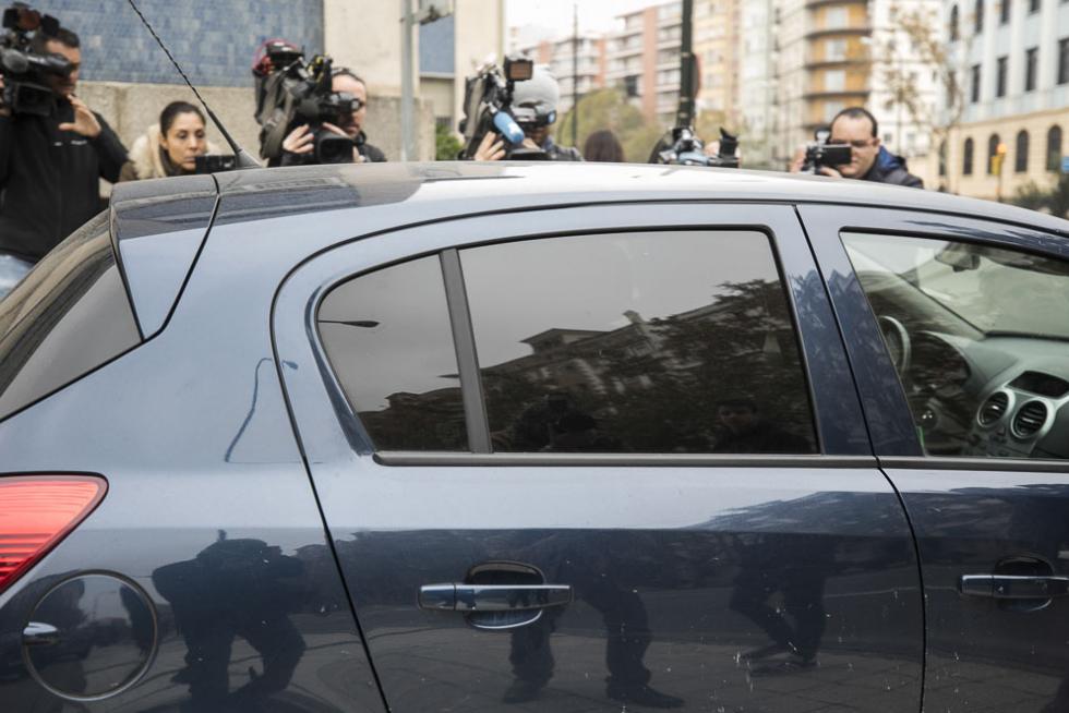 16 de noviembre. La Guardia Civil detiene en Zaragoza a César Román, el Rey del Cachopo, donde se ocultó dos meses trabajando como cocinero en un bar de Las Delicias, tras el crimen de su novia