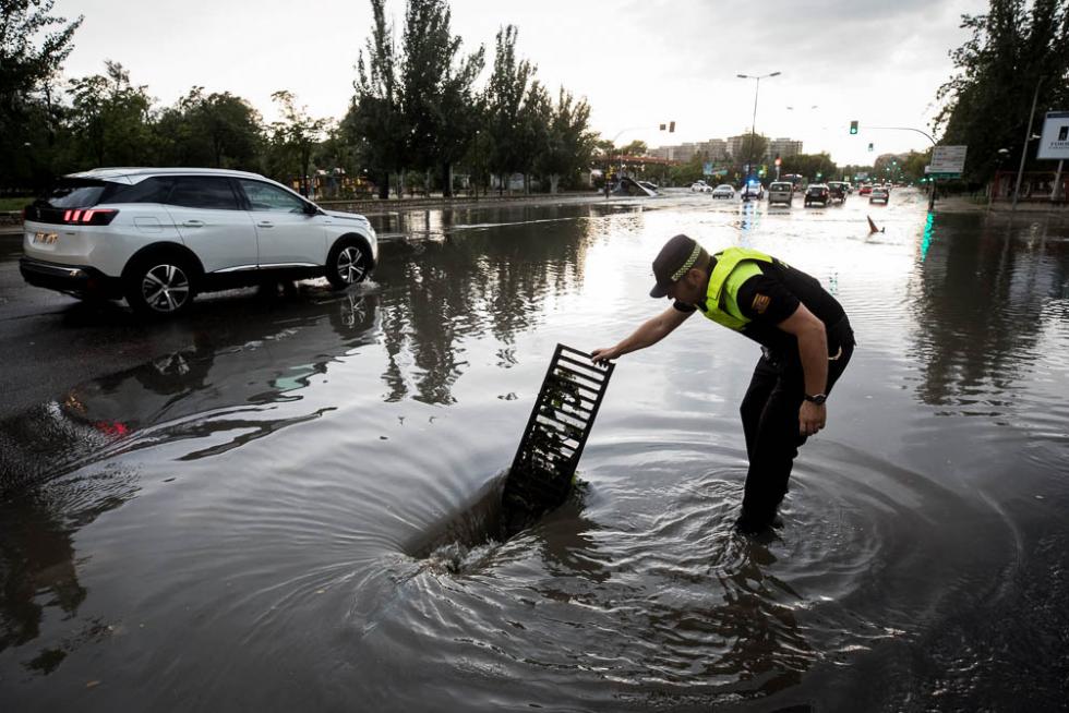 12 de agosto. Las fuertes tormentas registradas en buena parte de Aragón provocan el rescate de 14 personas en Teruel por riadas y la suspensión de cuatro vuelos en Zaragoza.