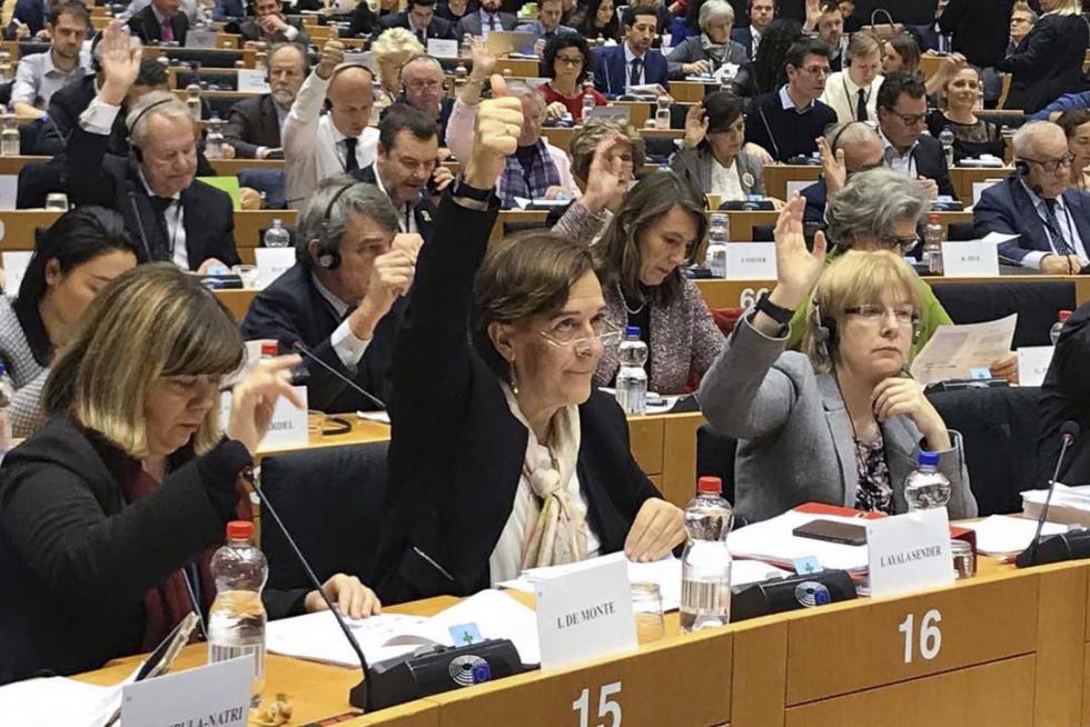 22 de noviembre. El Parlamento europeo incluye la renovación de la línea ferroviaria entre Zaragoza, Teruel y Sagunto en la red transeuropea de transporte, lo que permitirá captar hasta el 50% de la financiación de esta infraestructura