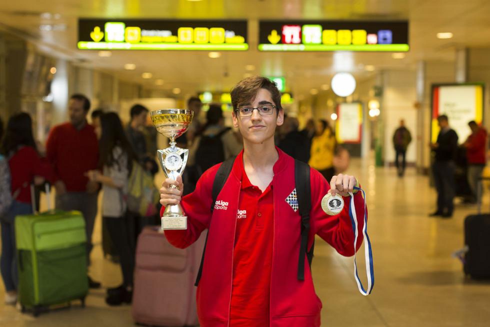 30 de octubre. Pedro Ginés, campeón de ajedrez en el Mundial sub 14 de Halkidiki (Grecia), tras una partida de más de cinco horas frente al alemán Alexánder Krástev