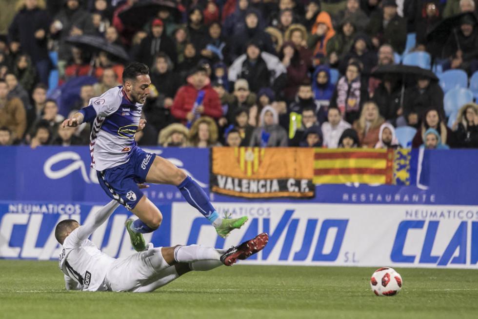 30 de octubre. Copa del Rey de fútbol. El CD Ebro pierde 1-2 en La Romareda ante el Valencia en el partido de ida de dieciseisavos de final