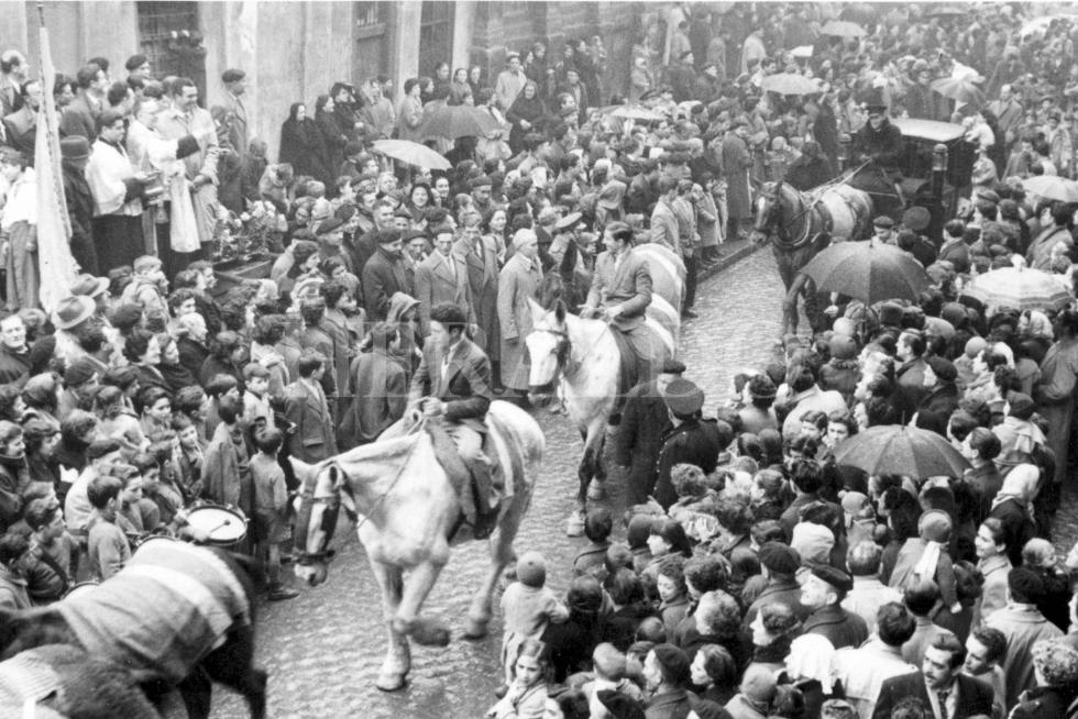 Bendición de los animales por la festividad de San Antón en 1956 en Zaragoza.