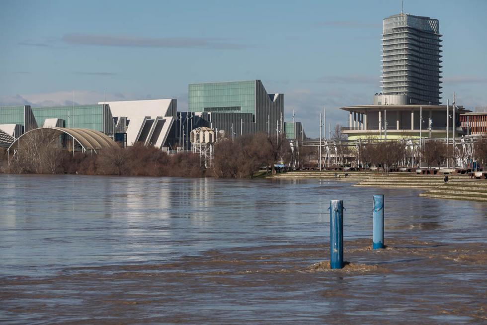 Crecida del Ebro a su paso por Zaragoza