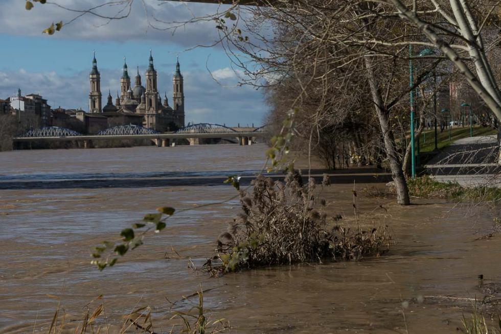 Crecida del Ebro a su paso por Zaragoza