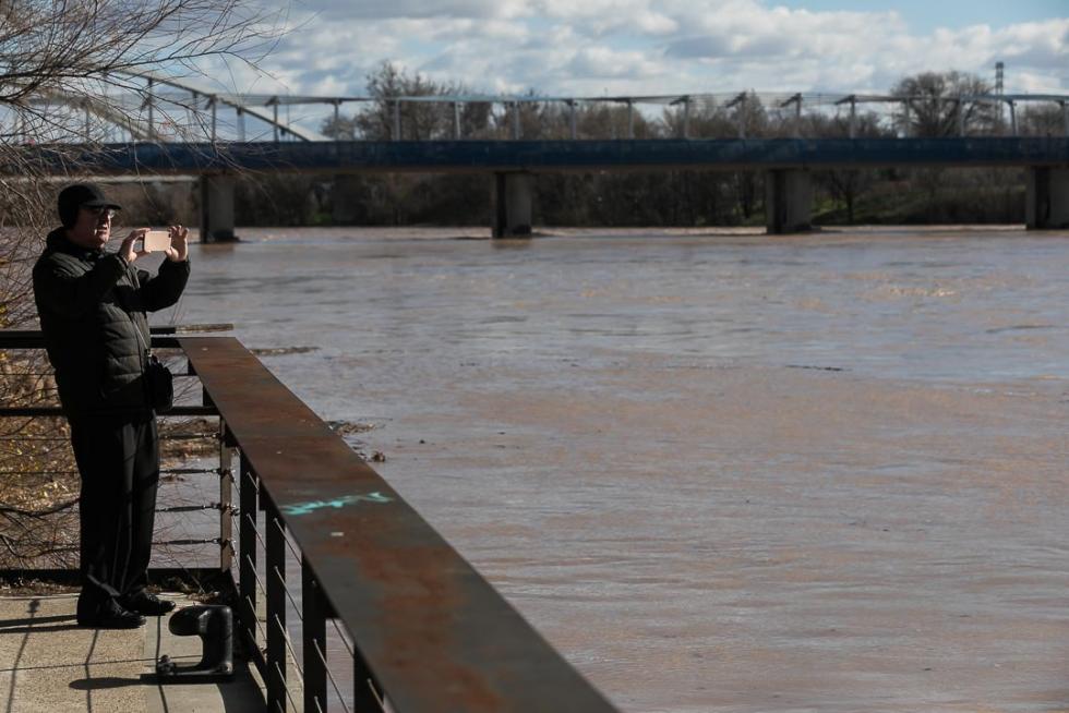 Crecida del Ebro a su paso por Zaragoza