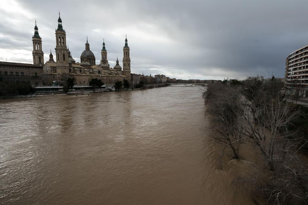 Crecida del Ebro a su paso por Zaragoza