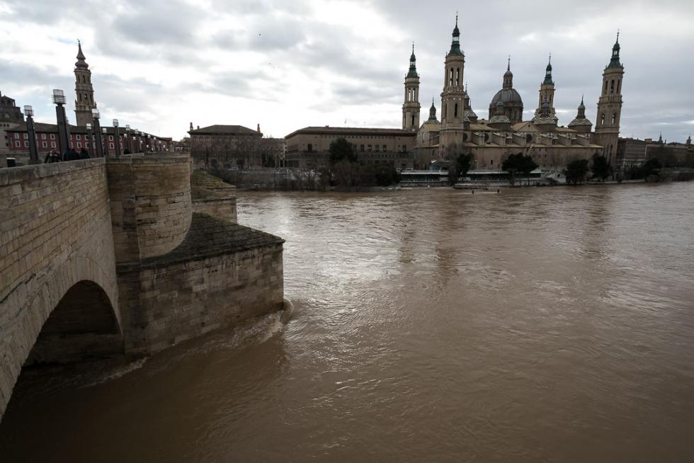 Crecida del Ebro a su paso por Zaragoza