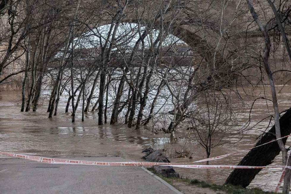 Crecida del Ebro a su paso por Zaragoza