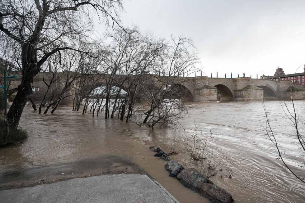 Crecida del Ebro a su paso por Zaragoza