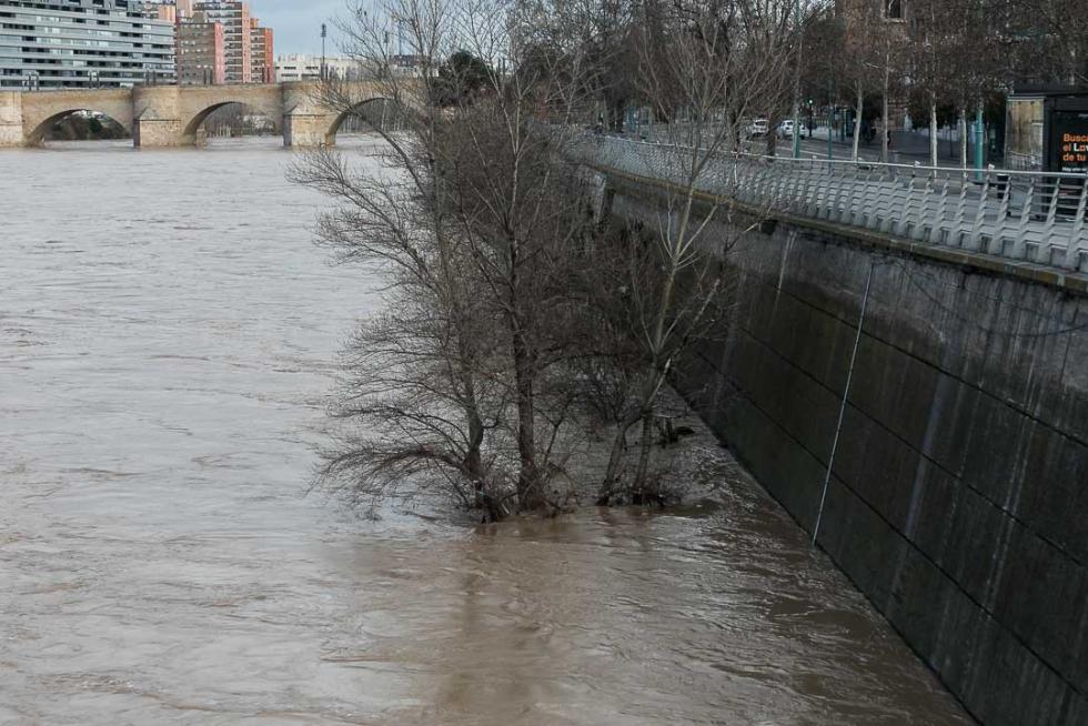 Crecida del Ebro a su paso por Zaragoza