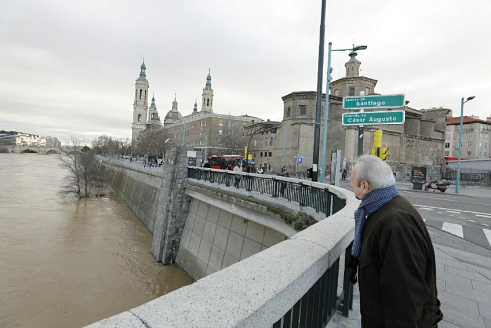 La crecida del Ebro llega a Zaragoza