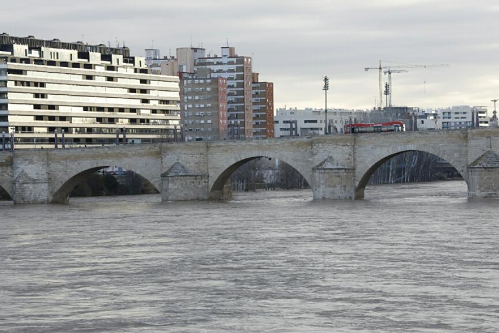 La crecida del Ebro llega a Zaragoza