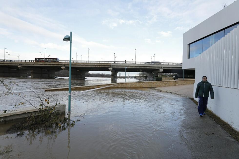 La crecida del Ebro llega a Zaragoza