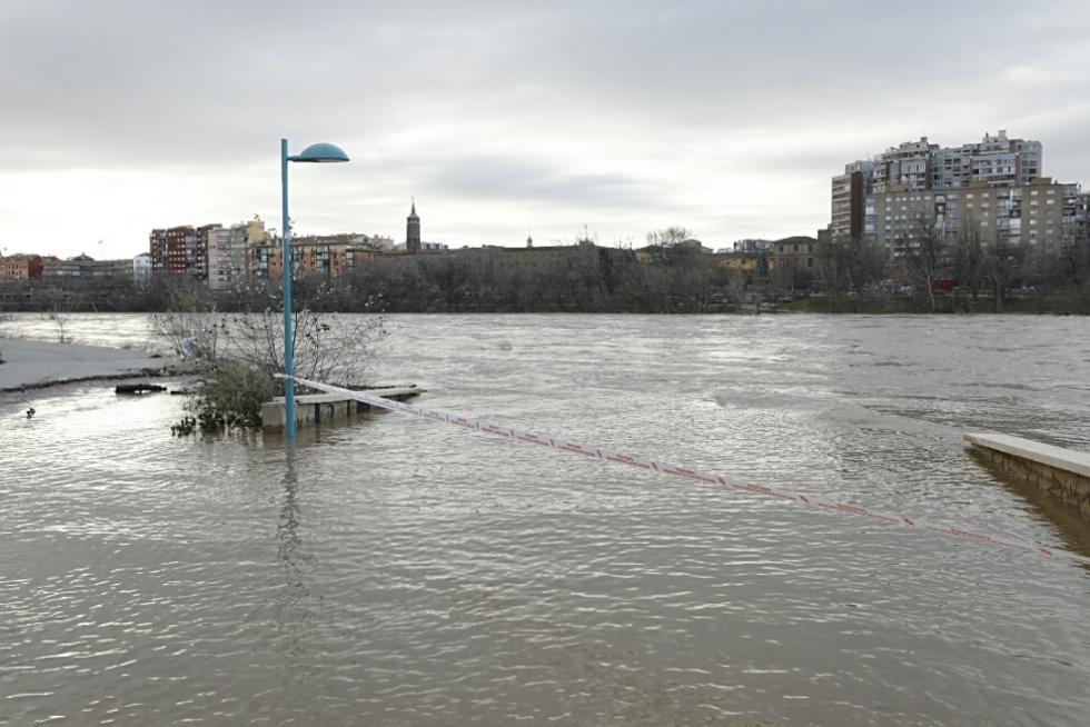 La crecida del Ebro llega a Zaragoza