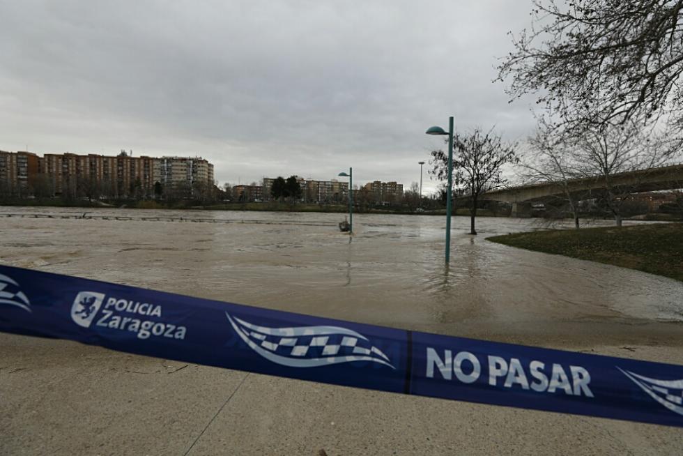 La crecida del Ebro llega a Zaragoza