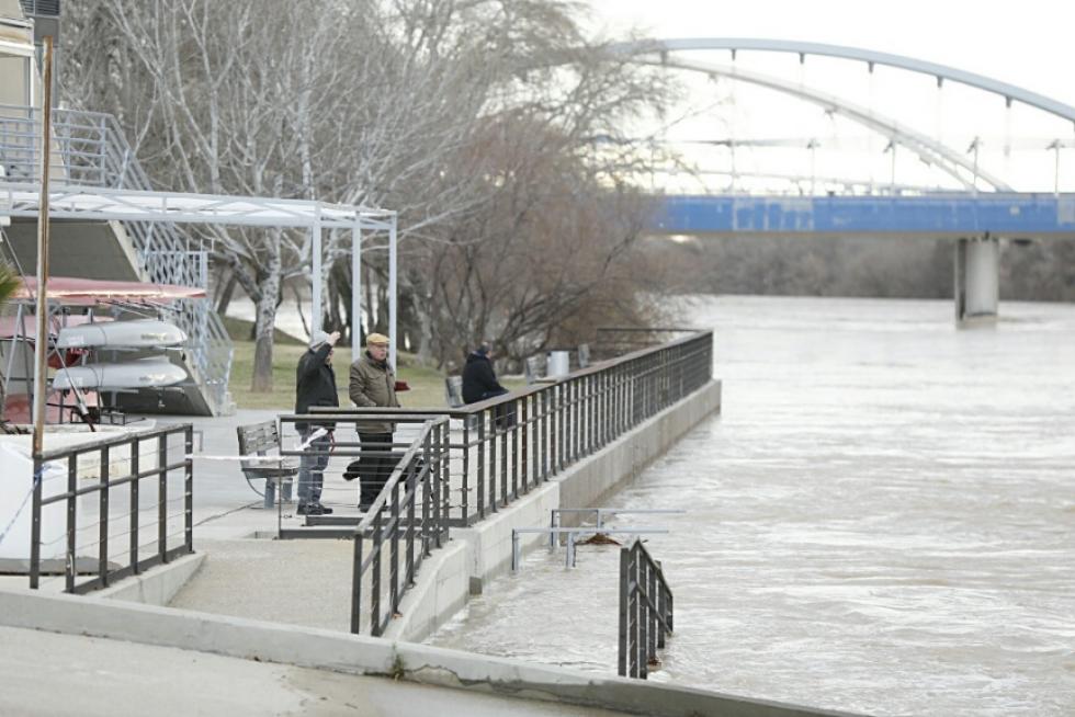 La crecida del Ebro llega a Zaragoza