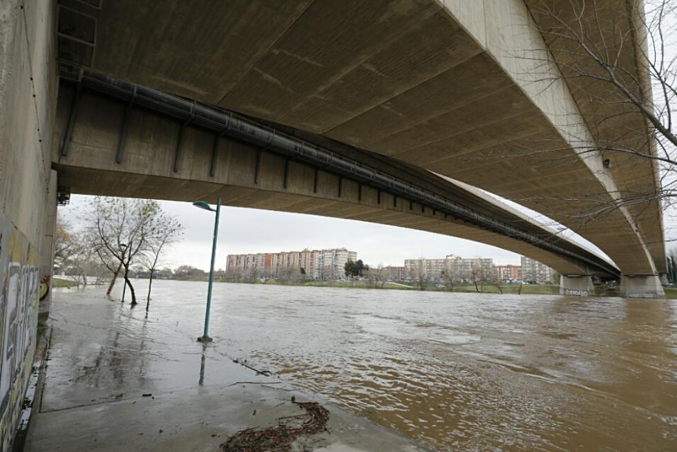 La crecida del Ebro llega a Zaragoza