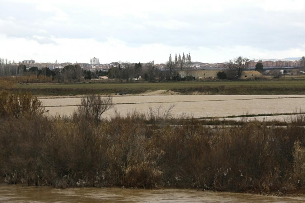 La crecida del Ebro, a su paso por La Cartuja.