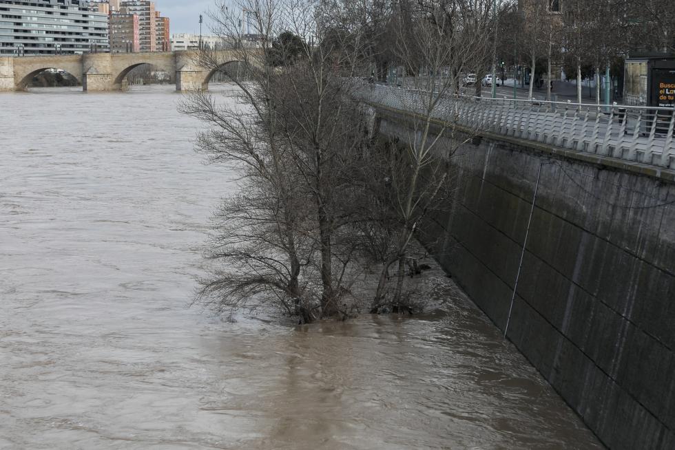La crecida del Ebro llega a Zaragoza