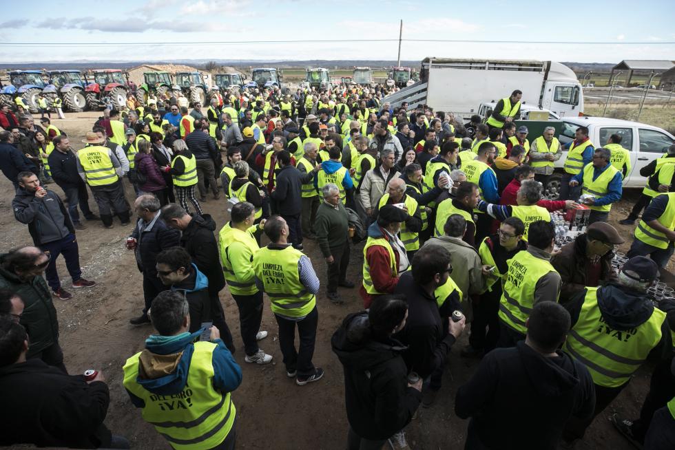La ribera del Ebro dice basta y exige una limpieza urgente del cauce para minimizar las riadas