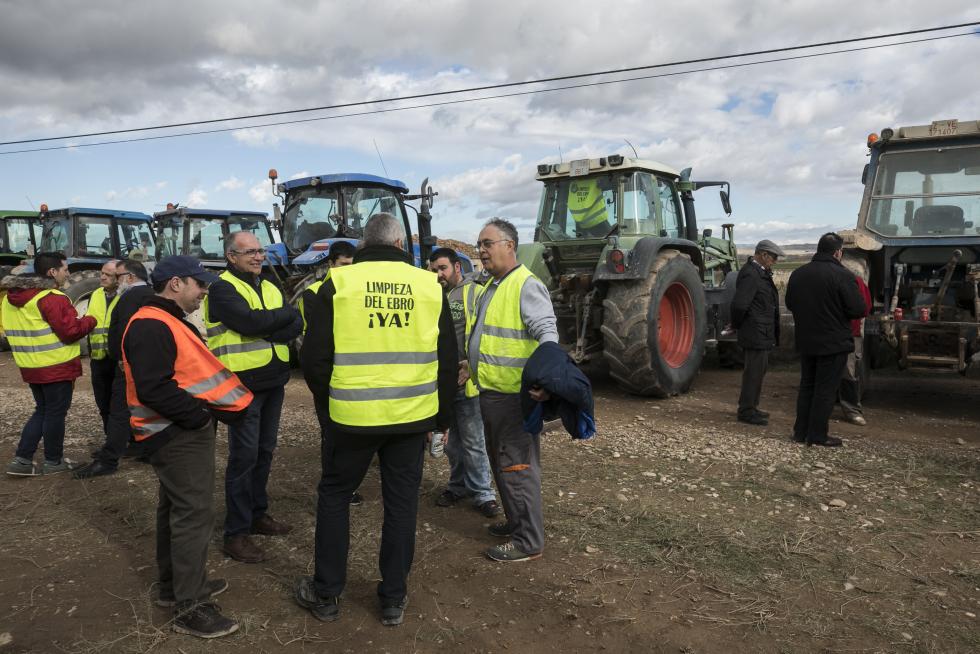 La ribera del Ebro dice basta y exige una limpieza urgente del cauce para minimizar las riadas