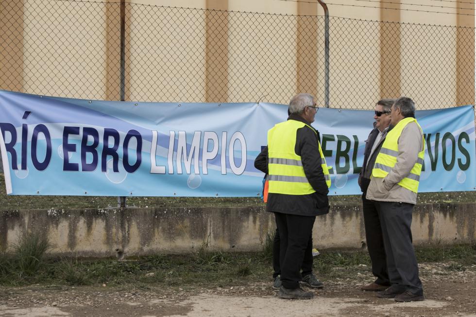 La ribera del Ebro dice basta y exige una limpieza urgente del cauce para minimizar las riadas