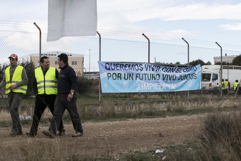 La ribera del Ebro dice basta y exige una limpieza urgente del cauce para minimizar las riadas