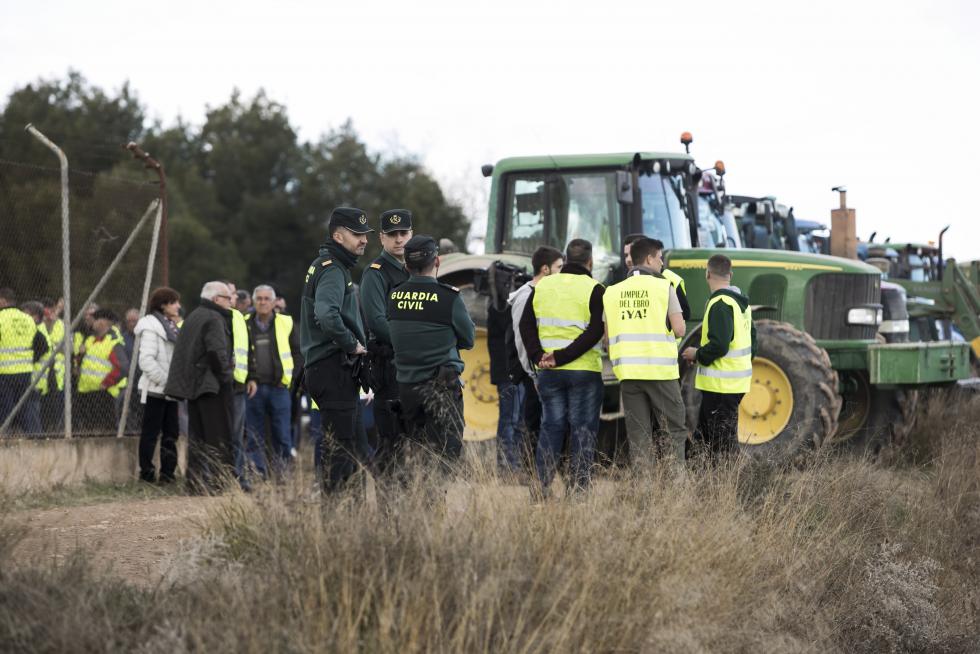 La ribera del Ebro dice basta y exige una limpieza urgente del cauce para minimizar las riadas