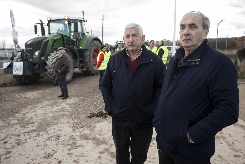 La ribera del Ebro dice basta y exige una limpieza urgente del cauce para minimizar las riadas