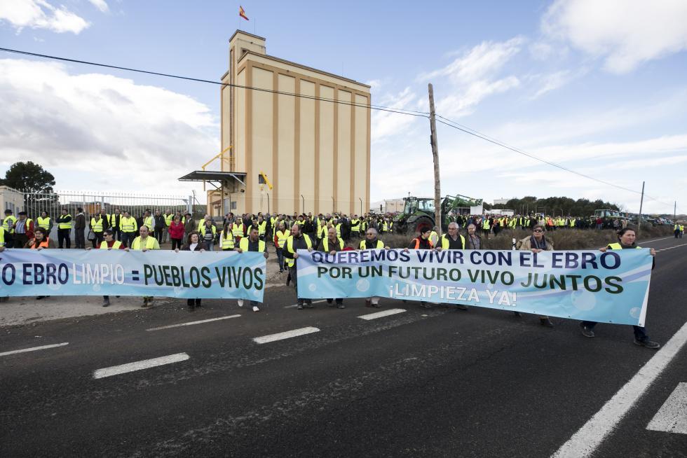 La ribera del Ebro dice basta y exige una limpieza urgente del cauce para minimizar las riadas