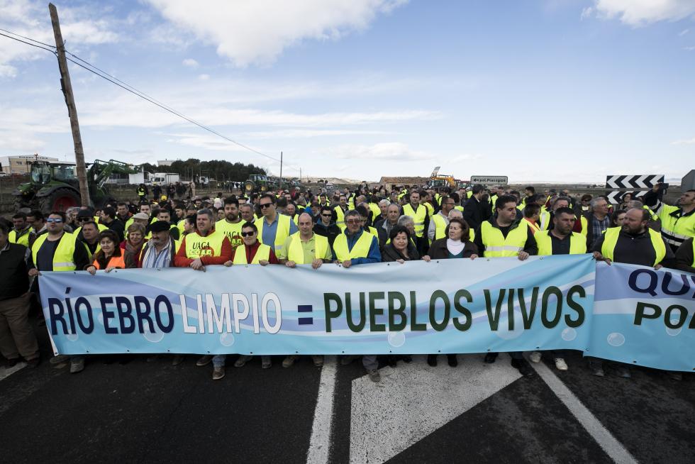 La ribera del Ebro dice basta y exige una limpieza urgente del cauce para minimizar las riadas