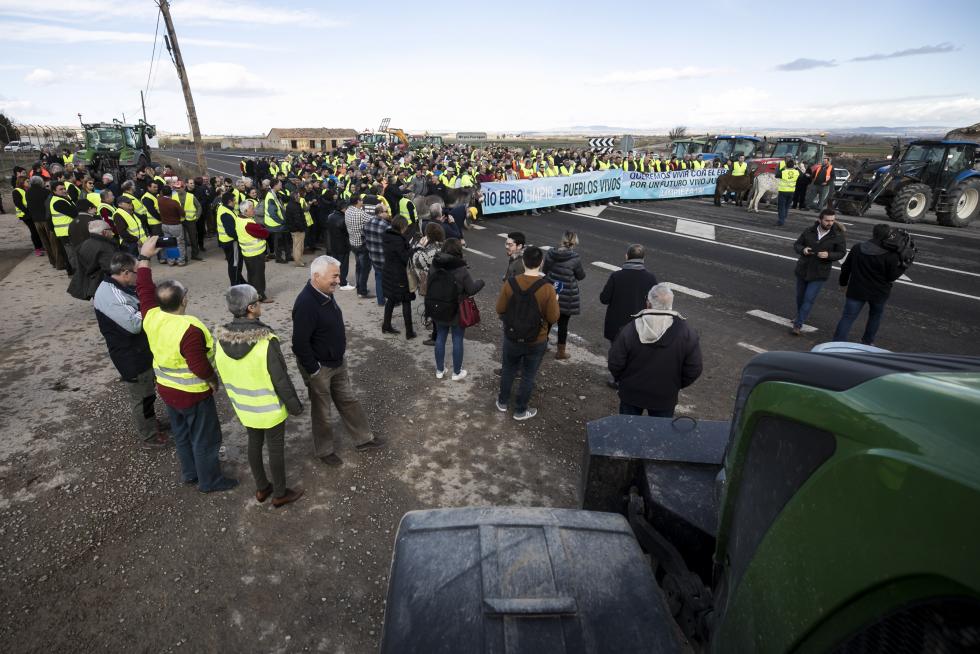 La ribera del Ebro dice basta y exige una limpieza urgente del cauce para minimizar las riadas