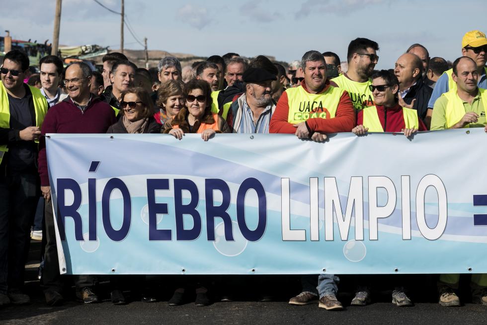 La ribera del Ebro dice basta y exige una limpieza urgente del cauce para minimizar las riadas
