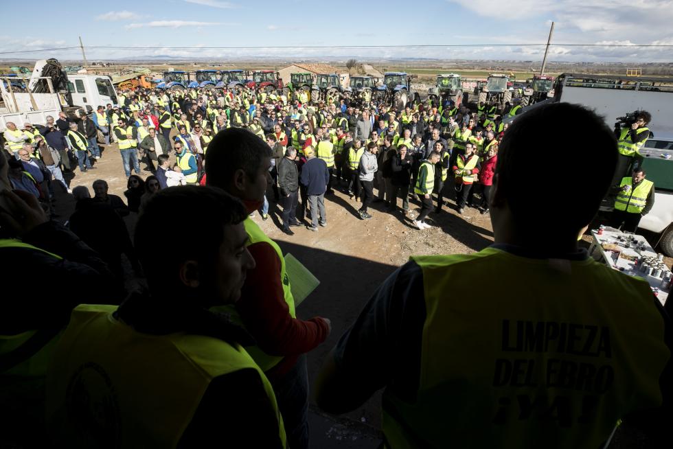 La ribera del Ebro dice basta y exige una limpieza urgente del cauce para minimizar las riadas