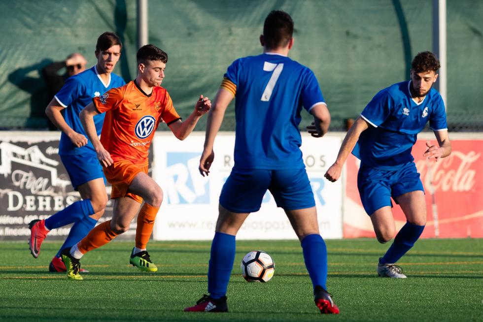 Fútbol. LN Juvenil- Juventud vs. Actur Pablo Iglesias.