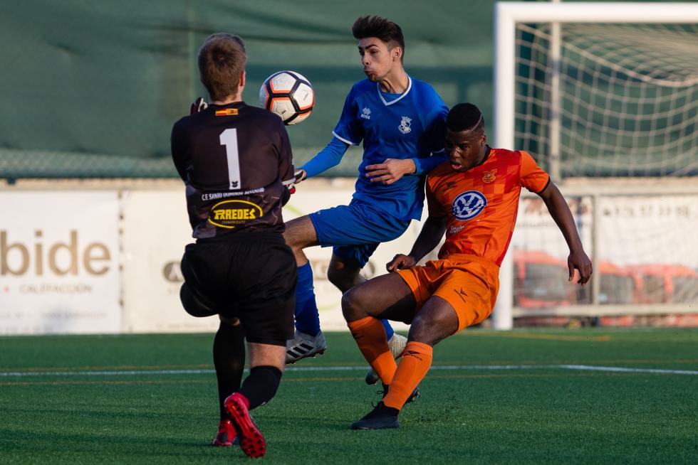 Fútbol. LN Juvenil- Juventud vs. Actur Pablo Iglesias.