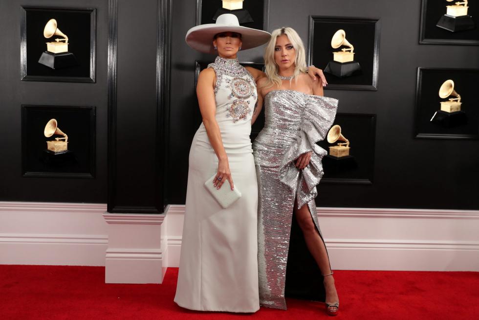 Lady Gaga y el orgullo latino brillan en la descafeinada alfombra roja de los Grammy