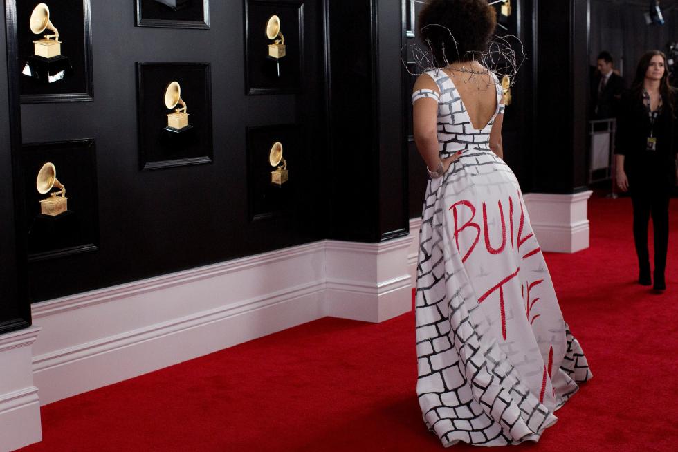 Lady Gaga y el orgullo latino brillan en la descafeinada alfombra roja de los Grammy