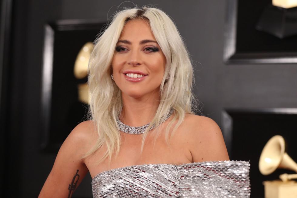 Lady Gaga y el orgullo latino brillan en la descafeinada alfombra roja de los Grammy