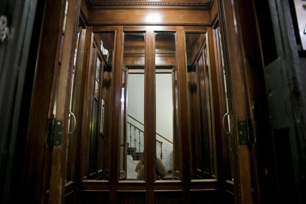 Ascensores antiguos, un viaje al pasado con parada en cada planta