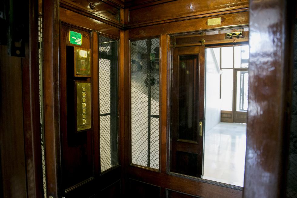 Ascensores antiguos, un viaje al pasado con parada en cada planta