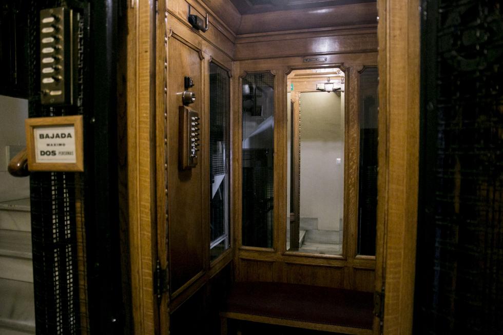 Ascensores antiguos, un viaje al pasado con parada en cada planta