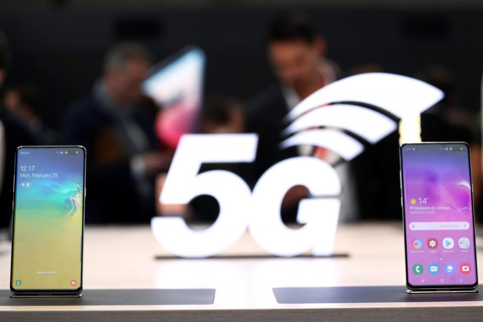 EL 5G lleva años presente, pero aunque ya hay terminales con esta tecnología no hay fecha para la instalación masiva de antenas