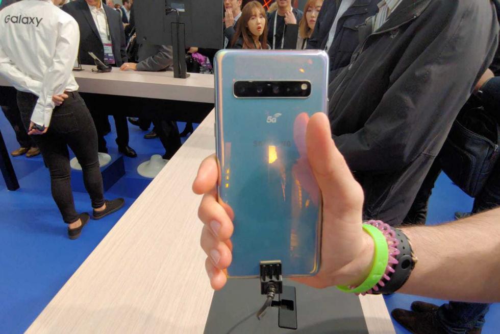 Samsung mostró su S10 5G con un montón de cámaras, pantalla enorme y gran batería
