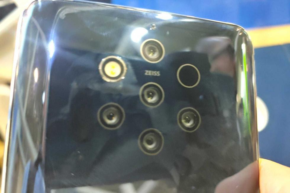 Nokia mostró su teléfono con 5 cámaras traseras